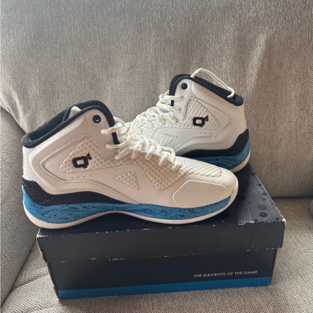 NEW Men’s Q4 White and Blue High-Top Basketball Sneakers